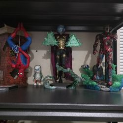 Hot Toys Spider-Man Mysterio And Zombie Iron Man