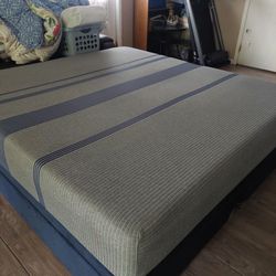 Super nice king mattress 