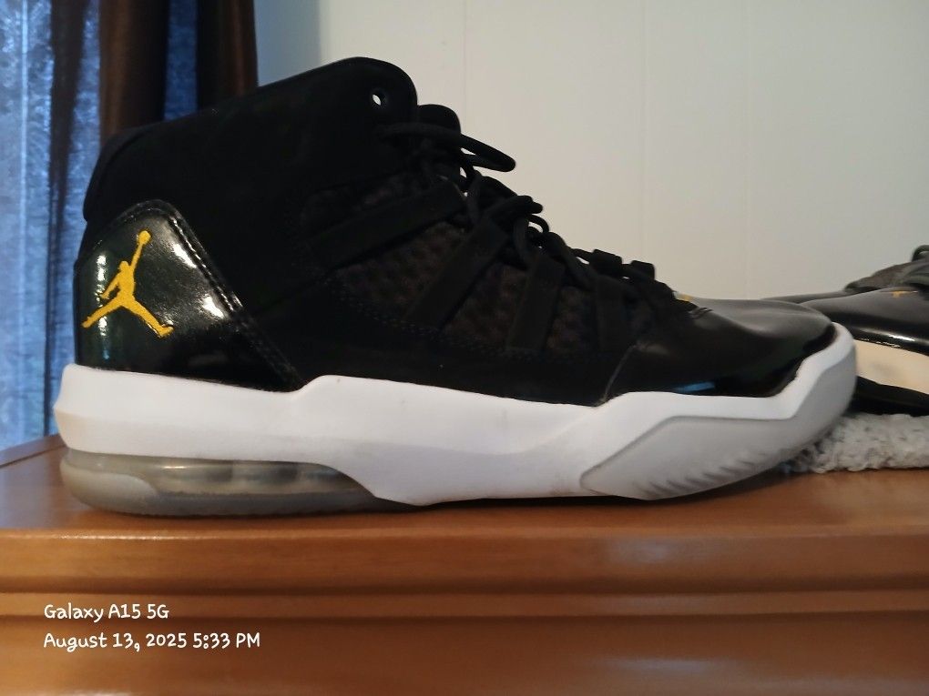 Jordan Max Aura Black Gold Size 10