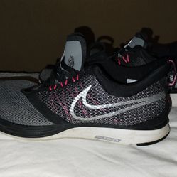 Women's Size 9 Nike Zoom Strike Black And Pink 