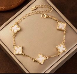 💥✨ENAMELED CLOVER BRACELETS BLACK 💥✨OR WHITE