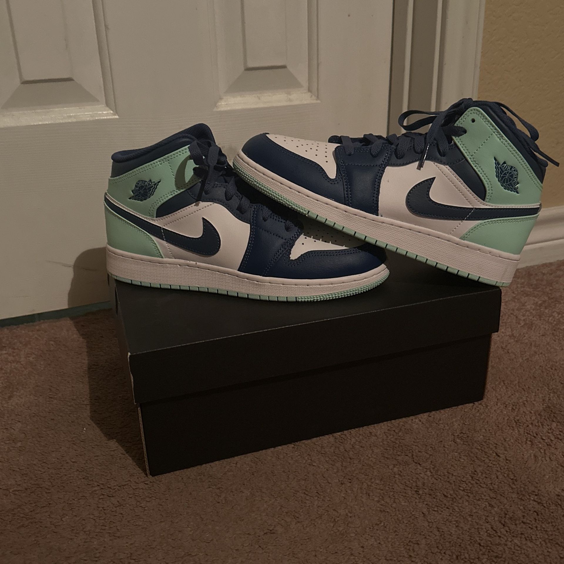 Air Jordan 1 Mid Size 6.5