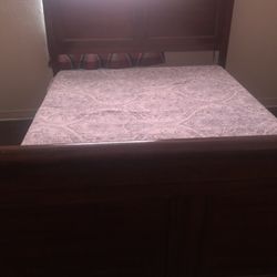 Very Good Condition Queen Bed With Box Spring 100. Mpu 