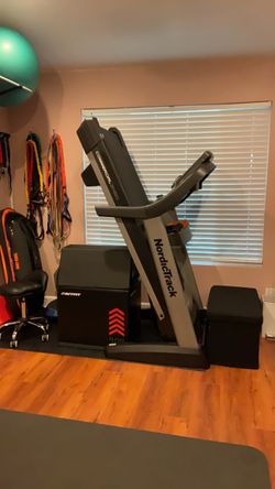 NordicTrac Treadmill  Commercial 2450
