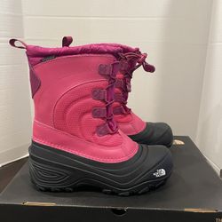 The North Face Girls Snow boots winter boots size 5,6 and 7 available brand new 
