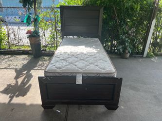 Twin size bed//cama twin