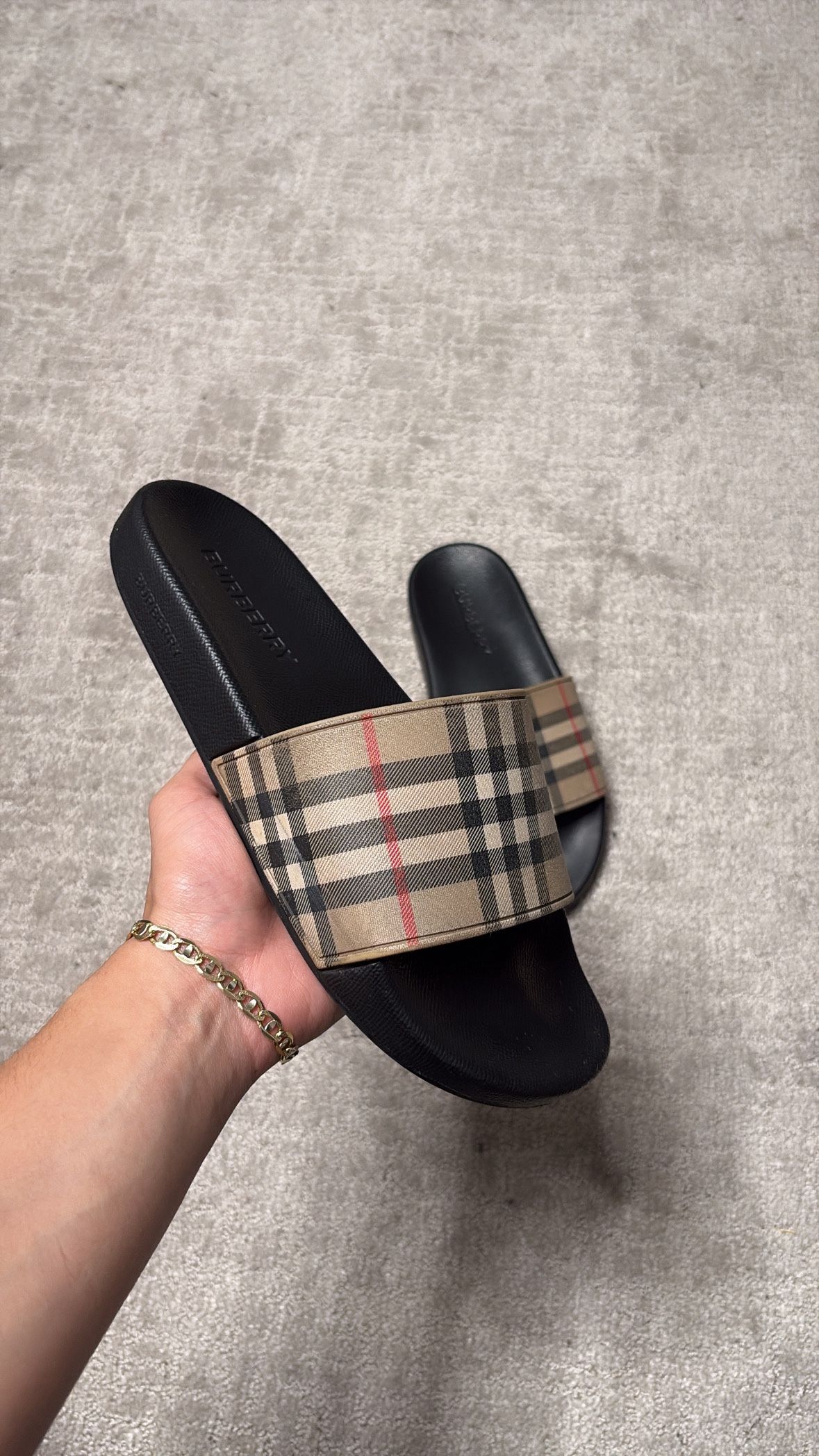 BURBERRY SLIDES