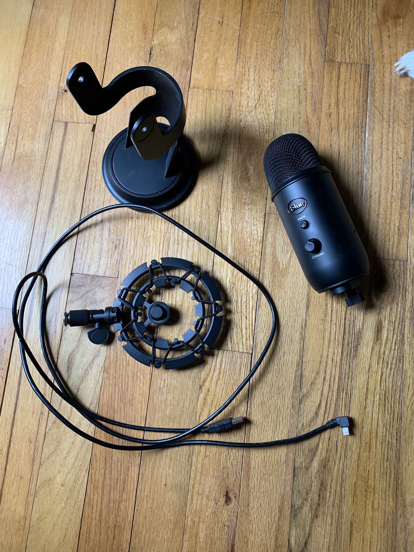 Blue Yeti Microphone w/ Accessories (Read Description)