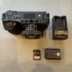 New Sony ZV-E10 Mirrorless Interchangeable Lens Vlogger camera