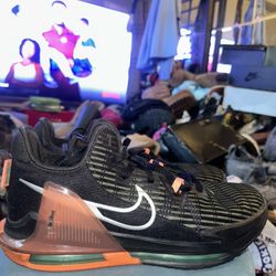 Nike LeBron Witness 6 Size 13 Pre Owned 