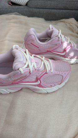 Nike womens v5 rnr sneaker