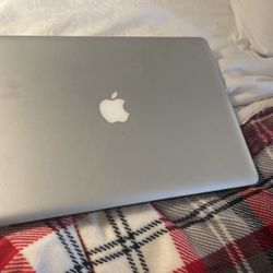 MacBook Pro 15 Inch Screen i7 4g Ram Works Fine 475$!