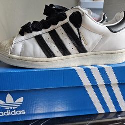 Adidas Classic Superstar Laceless Sneaker (Size 8.5 M/ 10 WMNS)