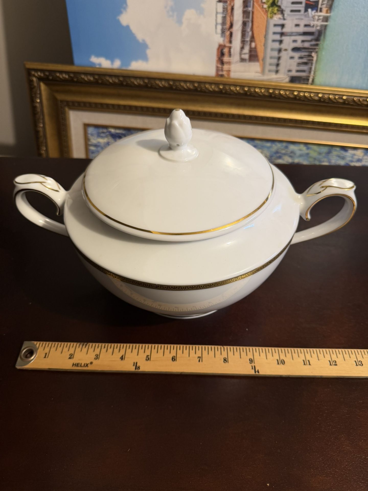 Brand New Charter Club Grand Buffet Gold Trim 3.5 Qt Round Covered Serving Dish