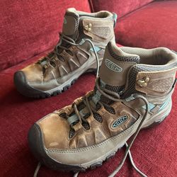 Women’s Keen Hiking Boots-like New