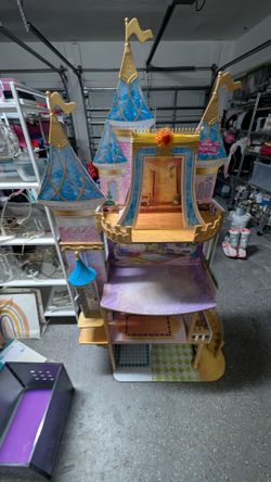 Disney princess toy castle