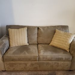 Couch W/ Pull Out Bed