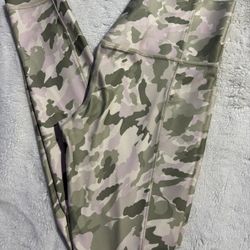 NWOT Athleta Salutation Stash Pocket II Printed Tight 