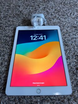 iPad 6th generation / 32GB / Wi-Fi / iOS 17 / White