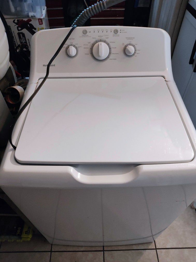 1 Year Old Hotpoint Washing Machine 