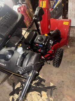 Toro Power Max 824 OE two-stage snow blower