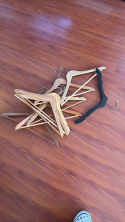 WOOD HANGERS MIXED