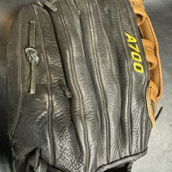 WILSON A700 SLOWPITCH SOFTBALL GLOVE FOR SALE 14”