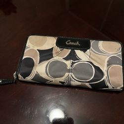 Vintage/2000’s Coach Wallet