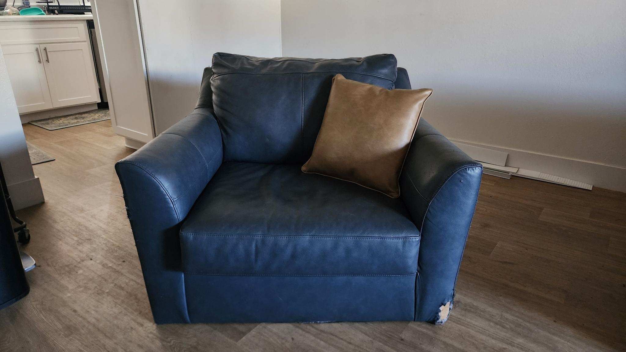 Jerome’s 3 Piece Couch