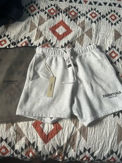 Essential short light oatmeal