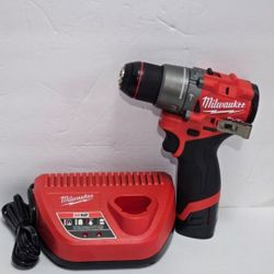 Milwaukee M12 FUEL 12V Lithium-Ion Brushless Cordless 1/2 in. Drill Driver Kit with 2.0Ah Battery Brand New 