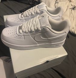 New Nike Air Force’s 1 Size 8.5 Men