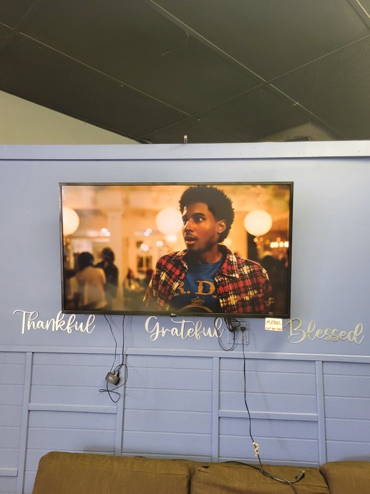55' TVs (Not Smart) in the box
