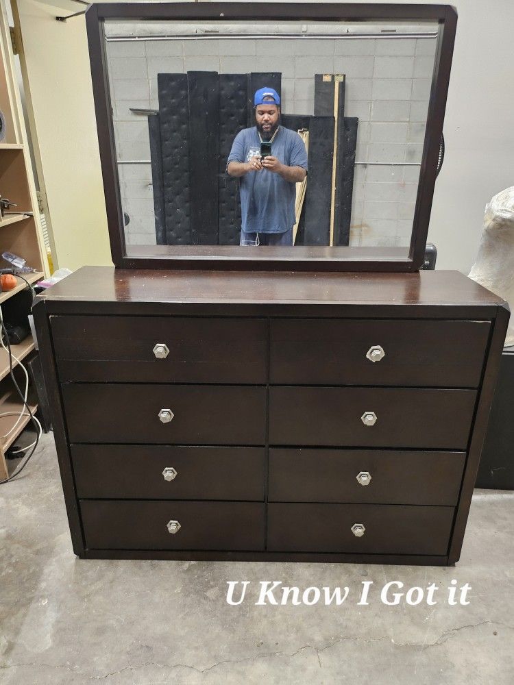 Dresser