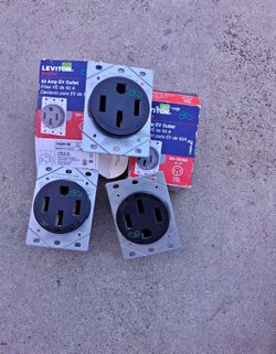 Leviton 1450R-B0 Amp outlet