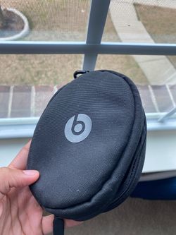 Beats holding case
