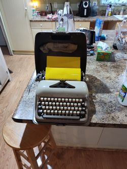 Vintage Triumph Perfekt Portable Typewriter 