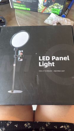 Les panel light