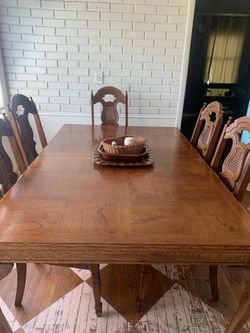 Table with 4 chairs