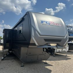 🇺🇸 2025 Keystone Fuzion 442 – Stars & Stripes Edition