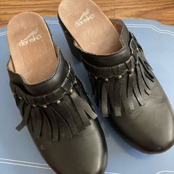 Néw Womens Black Dansko Deni Leather Fringed Mules Size 39