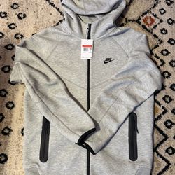 Brand New with tags Men’s Nike Tech Fleece jacket size large