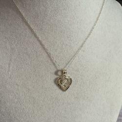 New 10k Gold heart with rose necklace 
