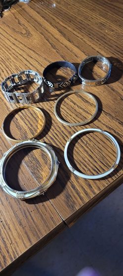 7 Vintage Bracelet Lot