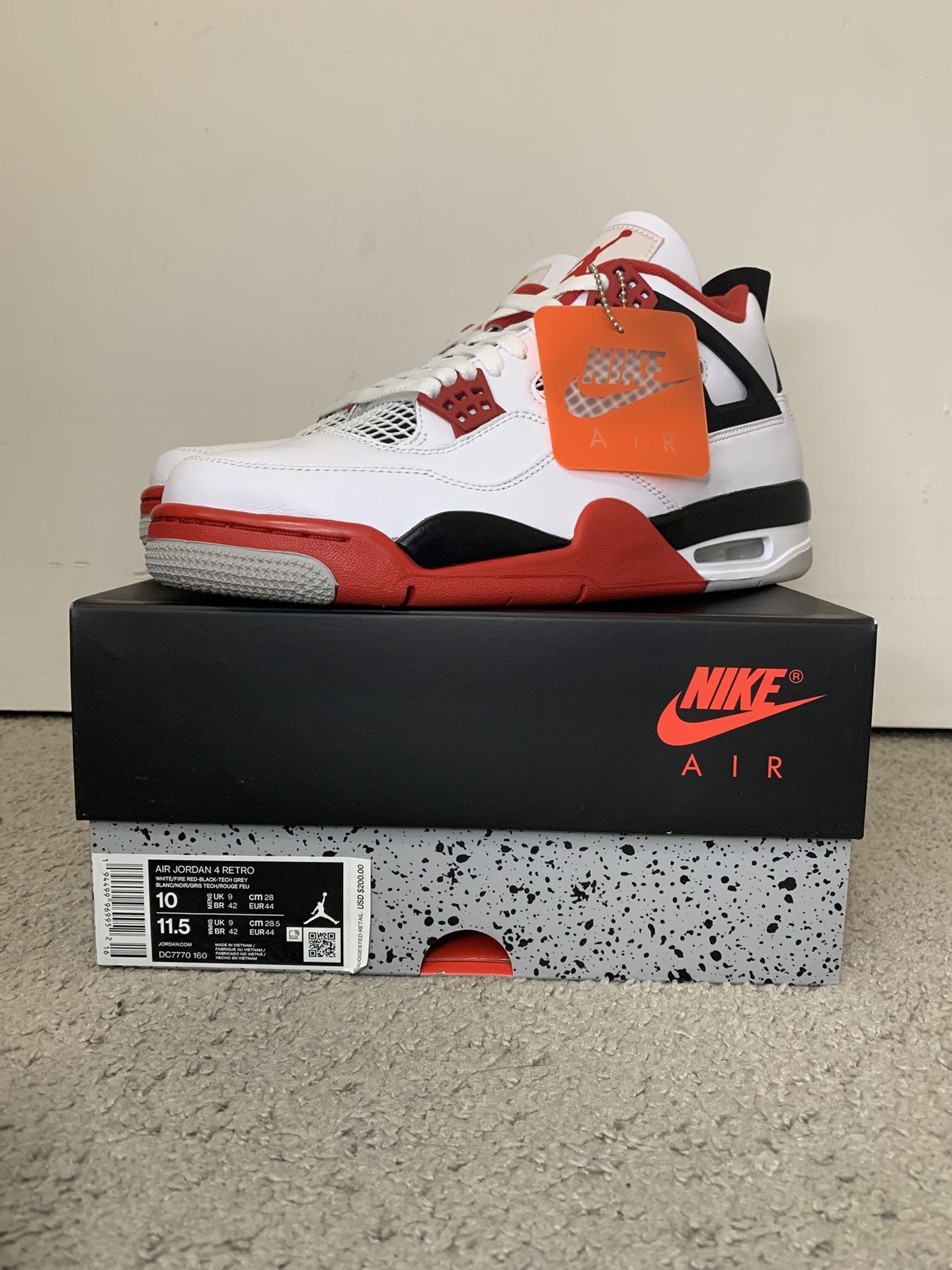 DS JORDAN 4 FIRE RED SIZE 10