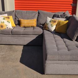 Large Grey Pullout Tufted Sleeper Sectional Free Delivery