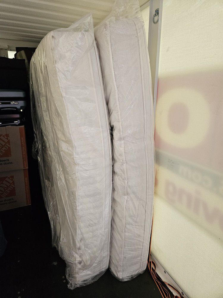Queen And Full Size Pillowtop Coil Mattress - Very Good Condition