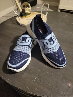 Women Shoes Size 8.5