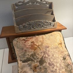 Solid Wooden Dividers + Decorative Pillow 