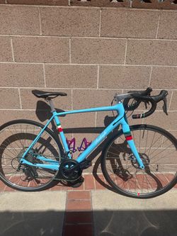 Raleigh Clubman Road Bike size 56 carbon frame